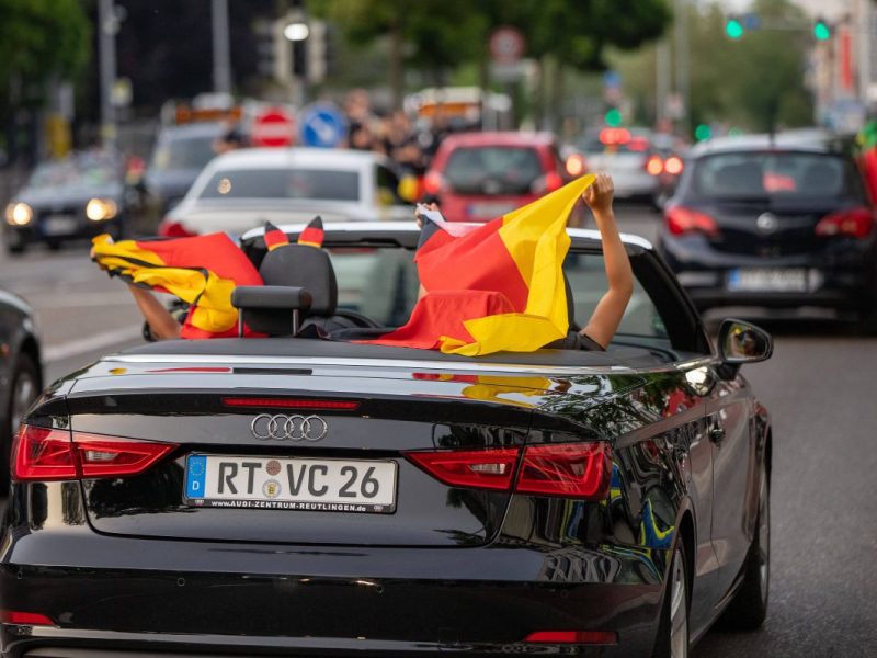 Während der EM 2024 müssen Autofahrer im Verkehr eine Sache beachten. (Symbolfoto)