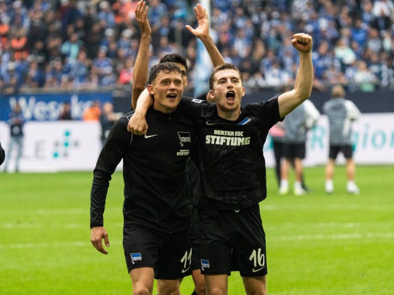 Das wäre eine echte Überraschung! Borussia Dortmund soll einen Ex-S04-Profi auf dem Zettel haben. Wechselt ein Ex-Schalker zu Schwarz-Gelb?