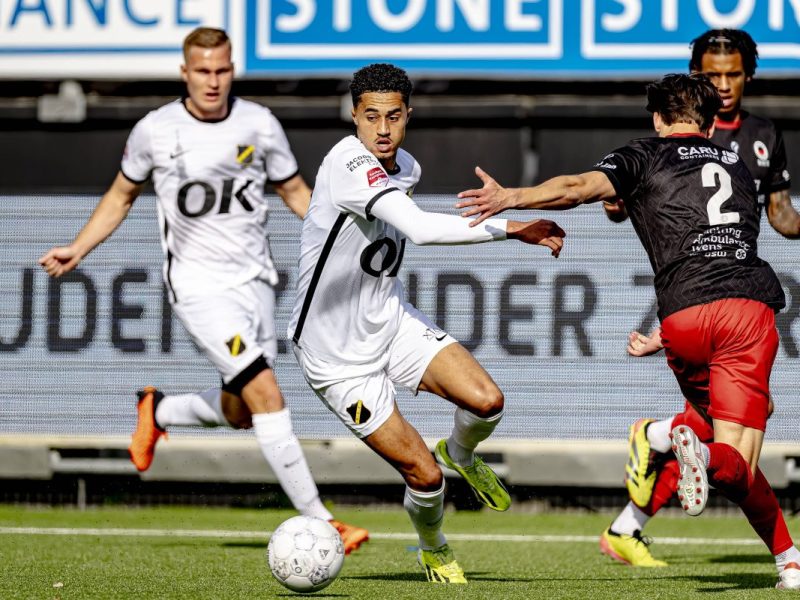 Schalke 04 sucht nach einem Ersatz für den gewechselten Assan Ouedraogo. Dabei könnte auch ein junger Niederländer interessant werden.