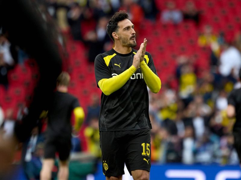 Das wäre eine echte Überraschung! Nach dem Aus bei Borussia Dortmund könnte Mats Hummels für einen echten Paukenschlag sorgen.