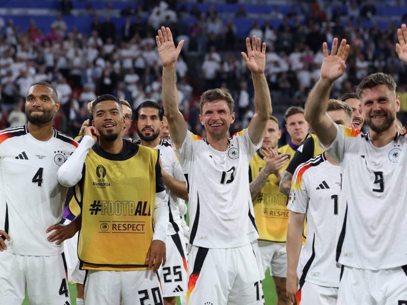 Deutschland schlägt Schottland - und nach Abpfiff geht es ab.