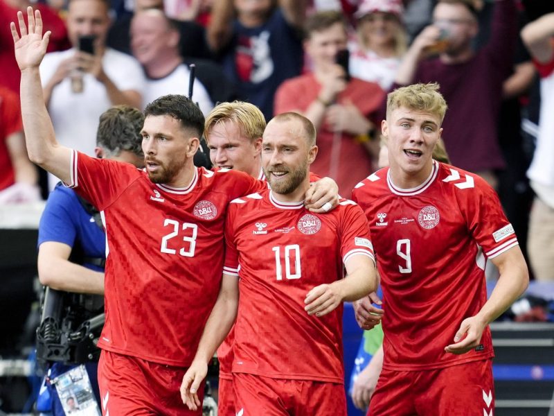 Eine unglaubliche Geschichte! Im Spiel Slowenien - Dänemark brachte eine Szene die Fußballfans zum Ausflippen.