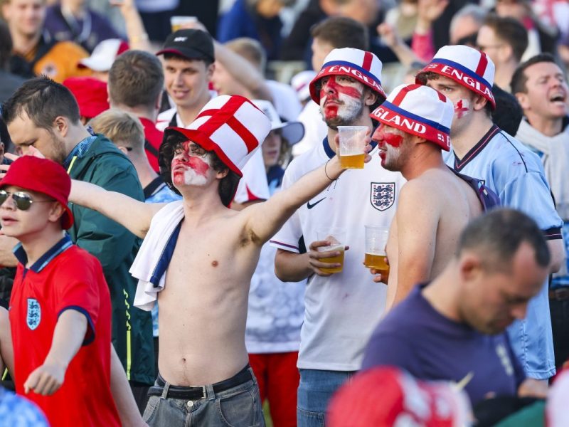 Engländer fallen negativ auf bei der EM in Deutschland.