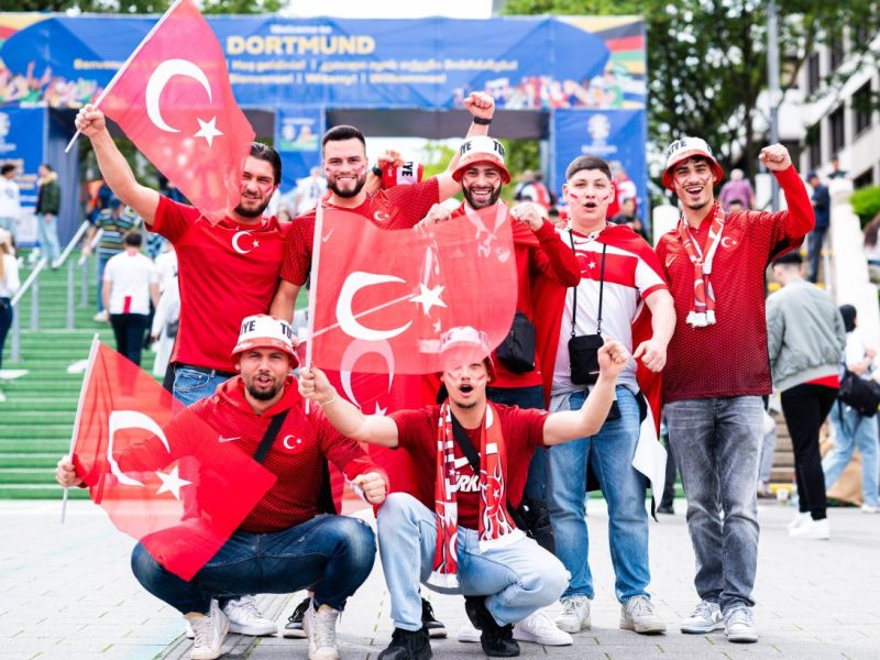 Türkei-Fahnen bei der EM 2024.