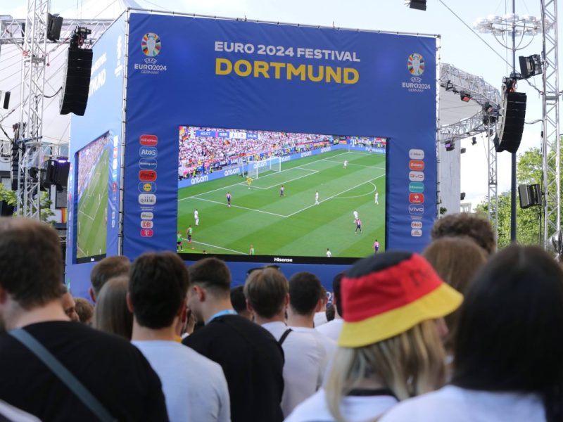 Kurz vor dem Achtelfinale in Dortmund geht die Nachricht rum