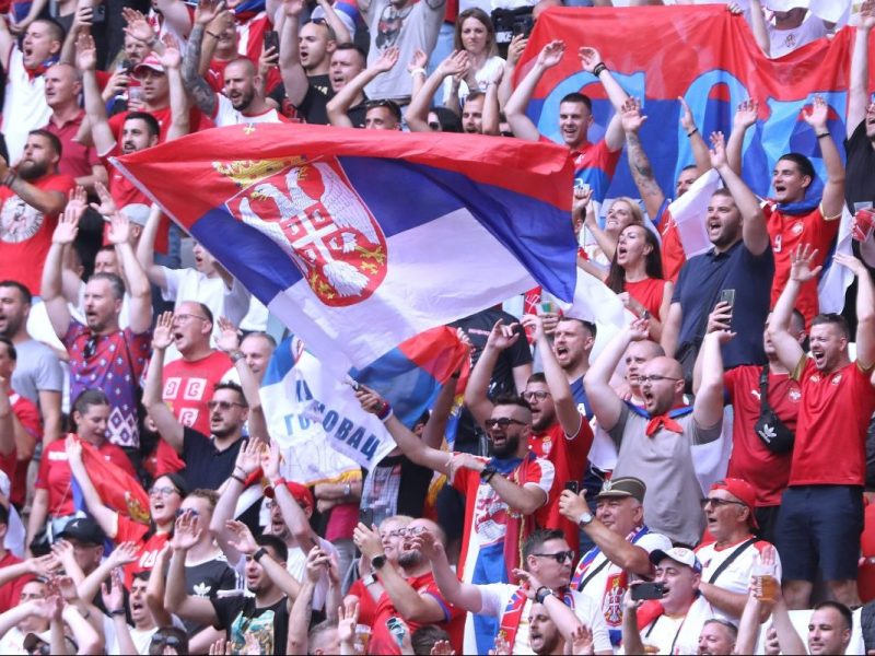 EM: Serben fallen negativ auf.