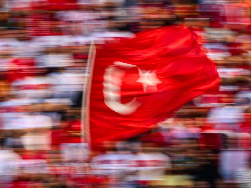 Einfach unglaublich! Vor ihrem letzten Gruppenspiel gegen die Tschechien hat die Türkei mit einer irren Entscheidung für Aufsehen gesorgt.