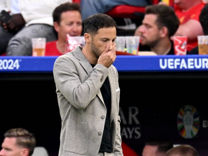 Was eine herbe Enttäuschung! Nach der schlechten Gruppenphase der Belgier bekam Domenico Tedesco den vollen Frust der Fans ab.