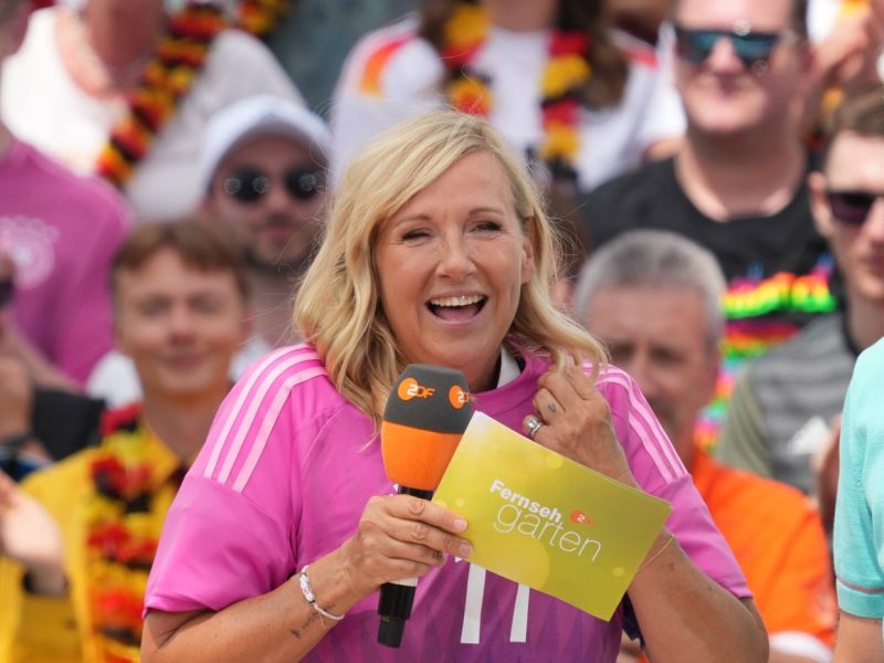 Der „Fernsehgarten“ verzaubert sonntags im ZDF wieder seine Zuschauer. Doch diese reagieren nun nach DIESEM Auftritt irritiert...