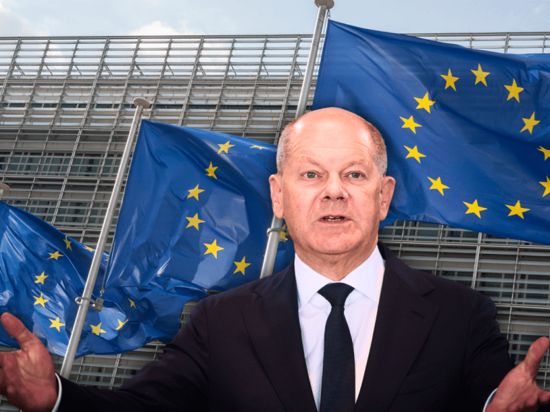 Olaf Scholz vor dem EU-Hauptgebäude in Brüssel.