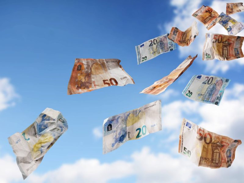 Das Horoskop für August sagt Geldregen für einige Sternzeichen vorher.