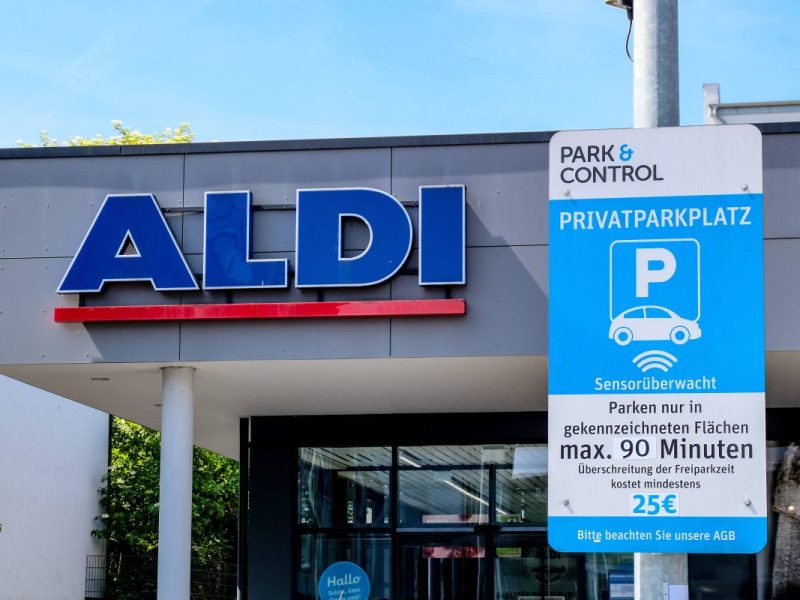 Aldi: Kunden entdeckten Falschparker auf dem Parkplatz
