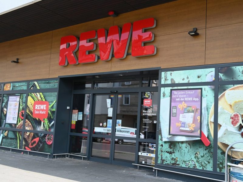Rewe und Edeka: Bier-Hersteller von Rückruf betroffen.