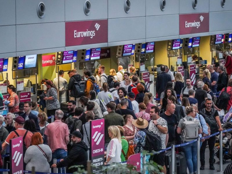 Flughafen Düsseldorf: Kurz vor den Sommerferien werden jetzt diese Reisehinweise ausgesprochen.