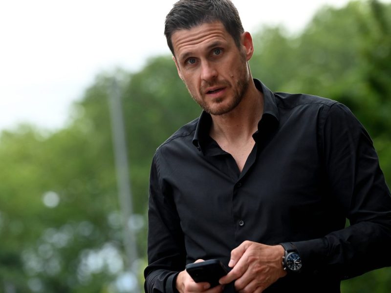 Sebastian Kehl spannt die Fans von Borussia Dortmund auf die Folter.