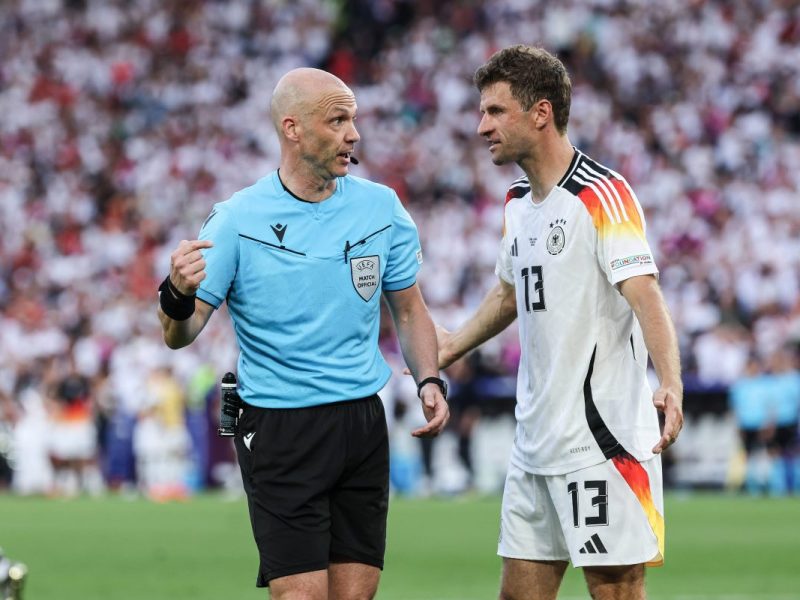 Die UEFA schickt Anthony Taylor nach Hause.