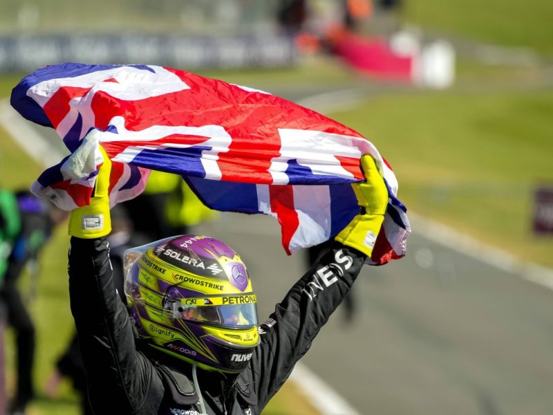 Lewis Hamilton wird in der Formel 1 von seinen Gefühlen übermannt.