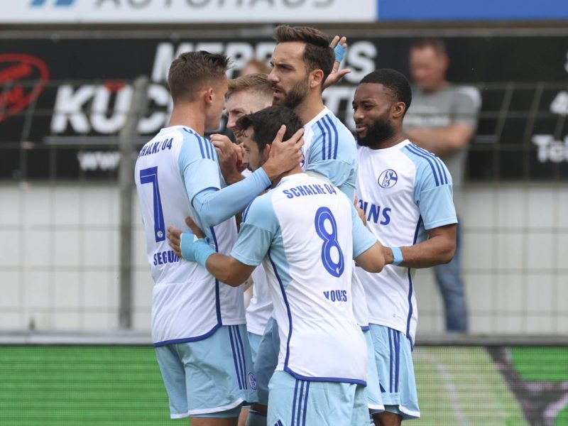 Lobeshymne von S04-Boss Ben Manga! Der Kaderplaner des FC Schalke 04 schwärmt von einem Neuzugang - wird er das blau-weiße Ass im Ärmel?