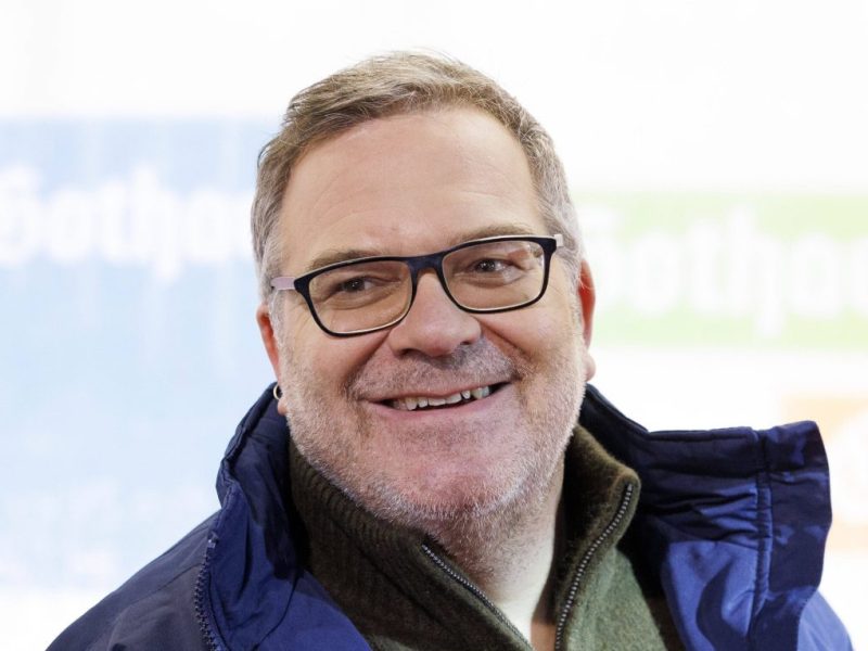 Damit sorgt Elton für den nächsten TV-Kracher. Jetzt zieht der beliebte Moderator die nächste Raab-Show an Land...