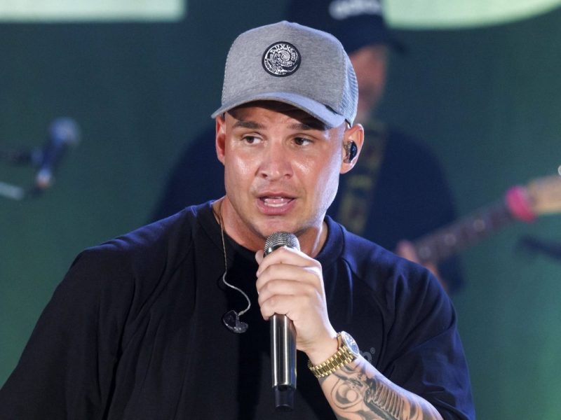 Die Situation um Pietro Lombardi und Sarah Engels scheint zu eskalieren. Jetzt versucht ein DIESER Star zu schlichten....