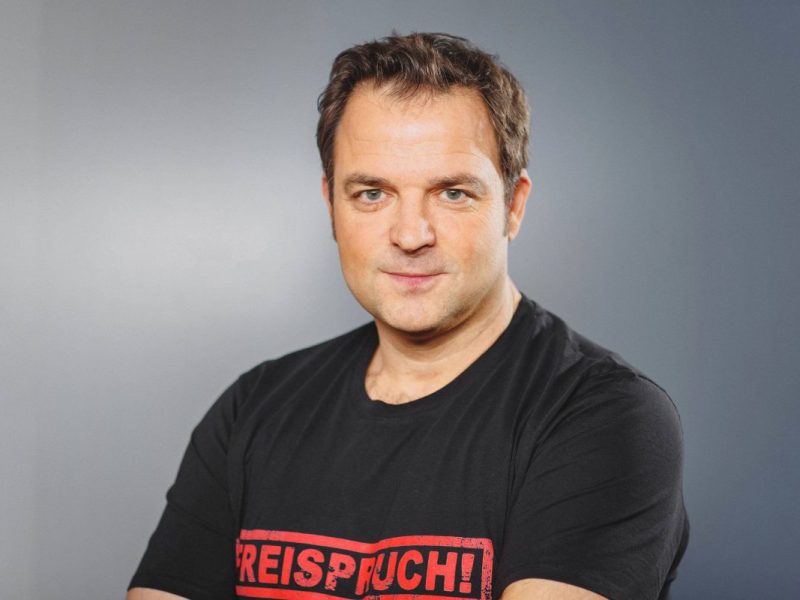 Martin Rütter ist seit Jahren als Hundeexperte im TV zu sehen. Nun darf der berühmte Tierliebhaber ein weiteres Projekt verkünden...