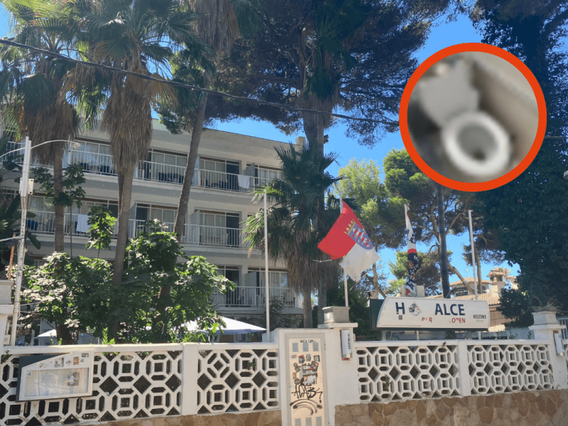 Die kaputt getretene Toilette in einem Zimmer des Hostels 