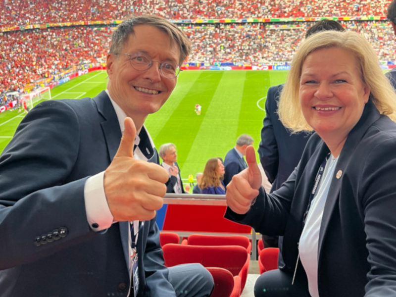 Karl Lauterbach - mal wieder bei der EM.