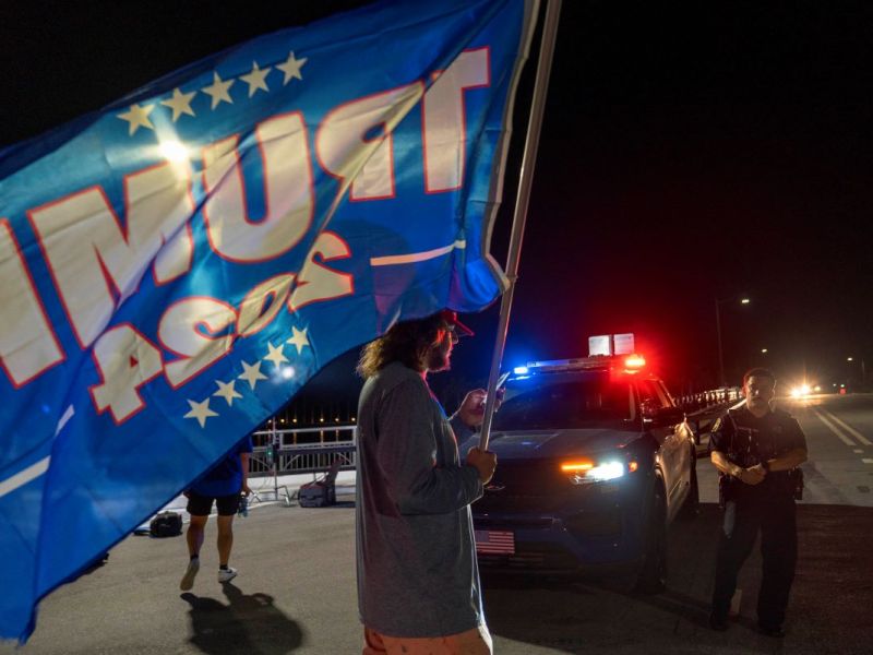 Bei dem versuchten Attentat auf Trump wurde ein Zuschauer tödlich verletzt.