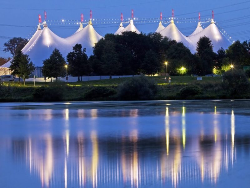 Ankündigung kurz vor Abend-Konzerten beim Zeltfestival Bochum