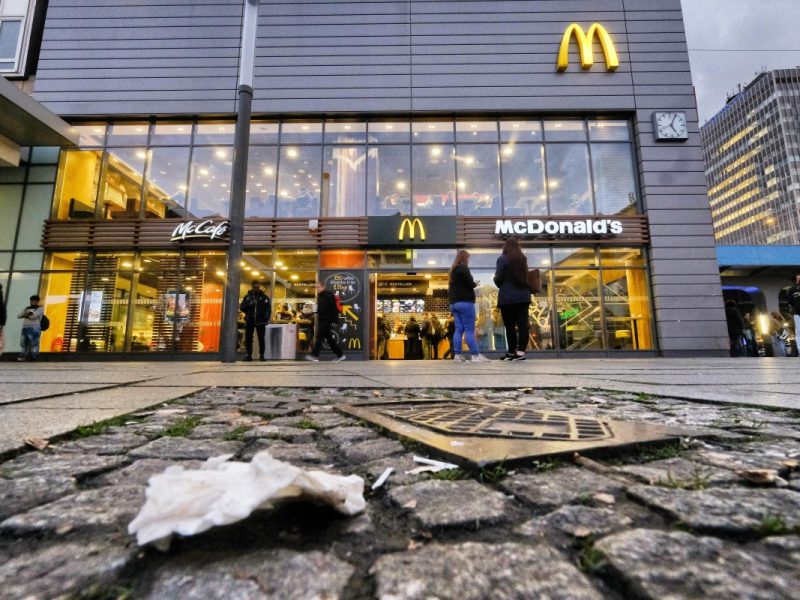 McDonald's-Filiale vor dem Essener Hauptbahnhof