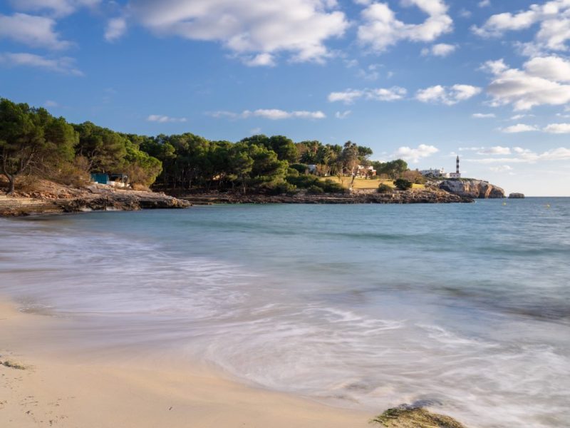 An einem beliebten Strand auf Mallorca ist Schluss mit dem Komfort für Besucher.