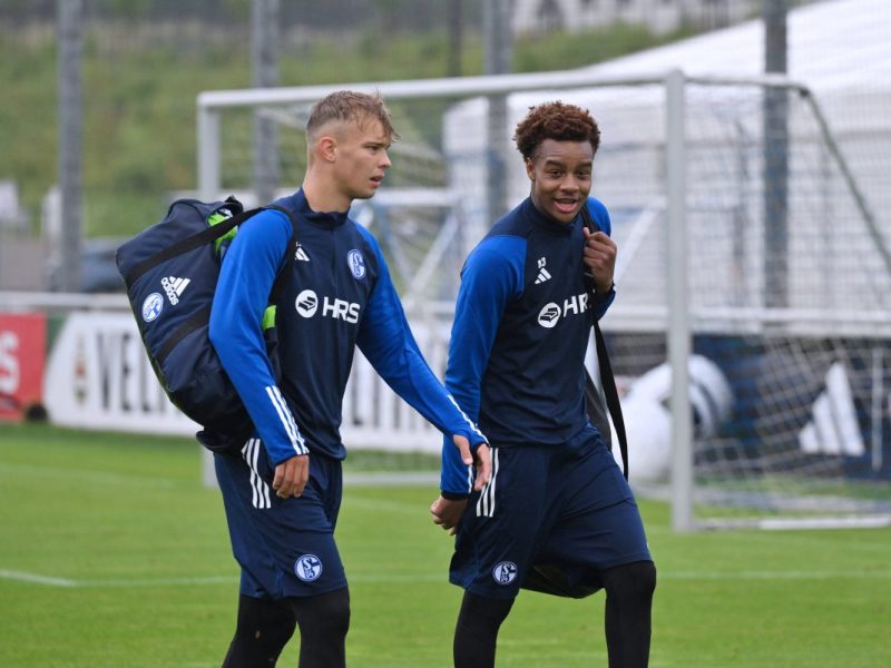 Ein Ex-Juwel des FC Schalke 04 sorgt nach seinem Abgang für ordentlich Furore. Bei den S04-Fans löst das Wehmut aus.