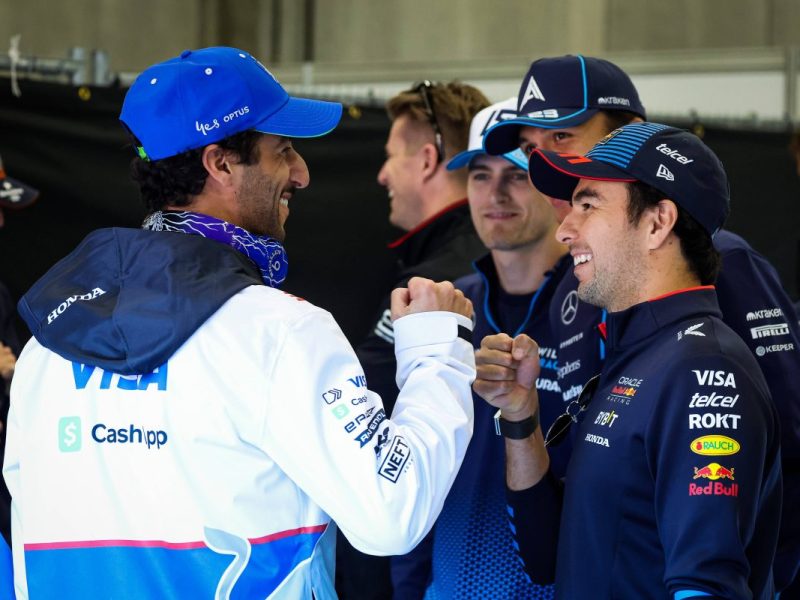 Seine Formel-1-Zukunft steht weiterhin enorm auf der Kippe. Jetzt bringt ein Formel-1-Star sogar ein mögliches Karriereende ins Spiel.