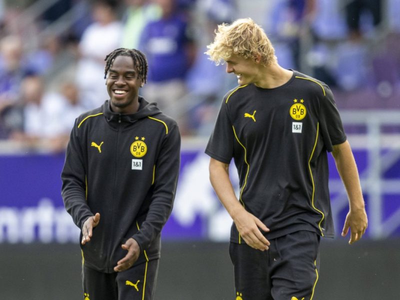 Ein Youngster von Borussia Dortmund spielt derzeit groß auf. Die BVB-Anhänger haben jetzt nur eine Forderung.