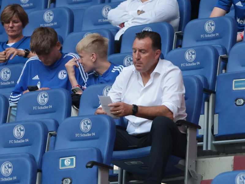 Der FC Schalke 04 hat einen furiosen Auftakt in die neue Saison gefeiert. S04-Sportdirektor warnt jedoch nach dem grandiosen Erfolg.
