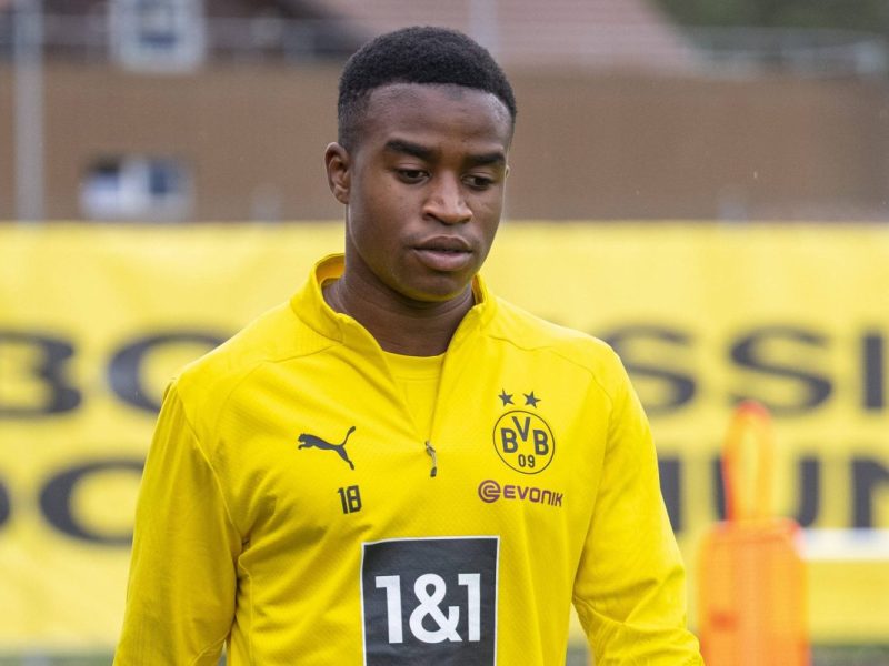 Youssoufa Moukoko hat bei Borussia Dortmund aktuell nicht viel zu lachen.