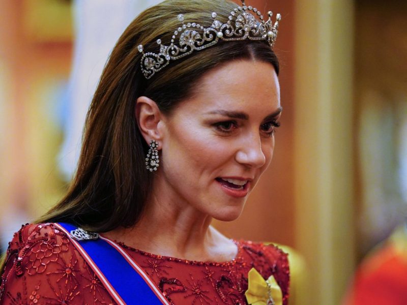 Kate Middleton sorgt am Sonntag für eine große Überraschung. Gemeinsam mit Gatte William und Sohn George entzückt sie ihre Fans...