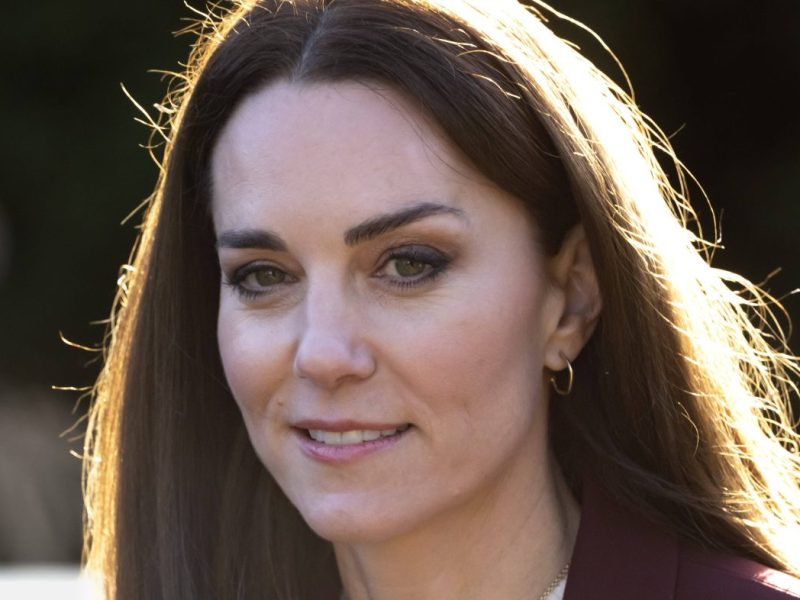Kate Middleton hat ihre Chemotherapie beendet. Doch wirft ein Detail fragen auf: Warum hat Kate trotz Chemo noch ihre schönen Haare?