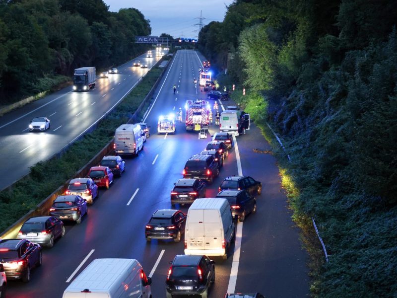 Schwer Unfall auf der A40 zwischen Essen und Gelsenkirchen kurz vor der Ausfahrt GE-Süd.