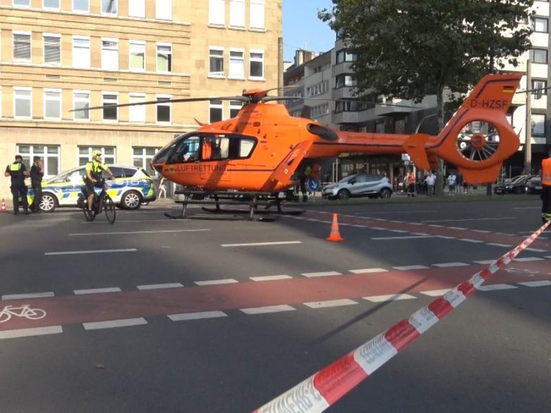 Ein Hubschrauber landet am Donnerstag in der Dortmunder City.