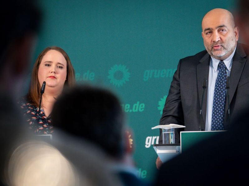 Politiker reagieren auf den Grüne-Rücktritt von Lang und Nouripour.