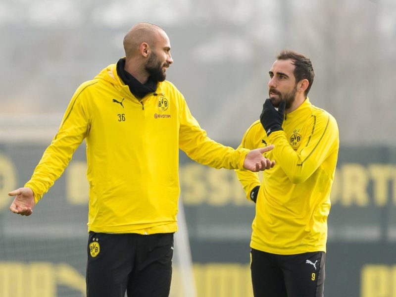 Ein ehemaliger Dortmund hat weiterhin keine Entscheidung ob seiner Zukunft getroffen. Wie geht es mit dem Ex-BVB-Star weiter?