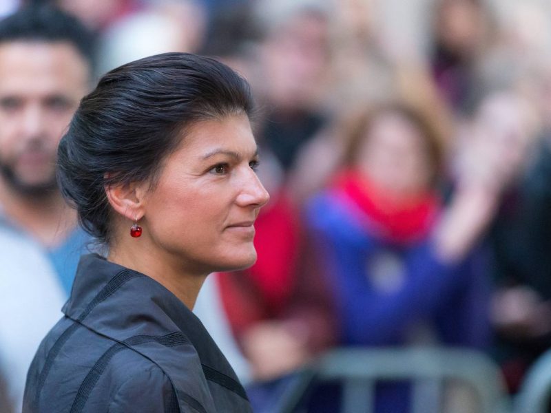 Sahra Wagenknecht lässt kein gutes Haar an der Ampel-Regierung und zieht einen radikalen Vergleich: Für sie erinnert der Zustand der Bundesrepublik 2024 an das Ende der DDR!