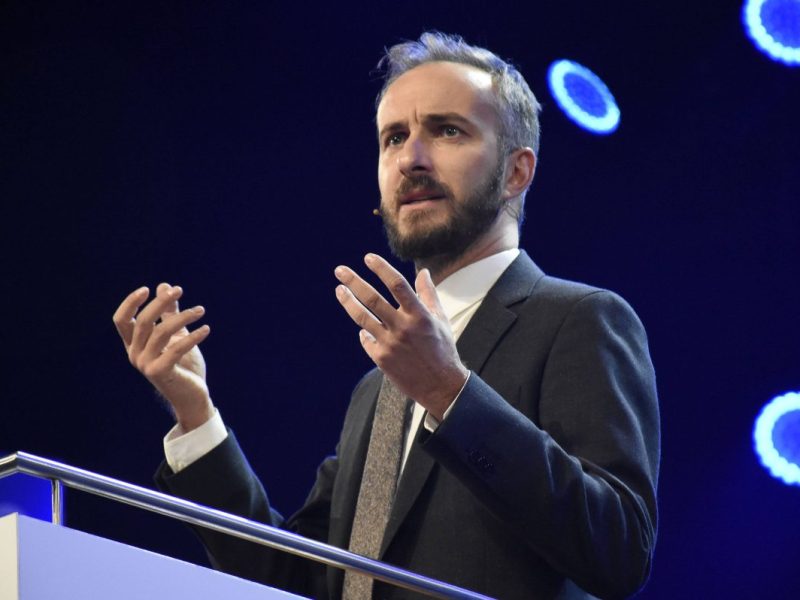 Jan Böhmermann platzt der Kragen: Warum er die neuen Asyl-Grenzkontrollen scharf kritisiert und sich bei Deutschlands Nachbarn entschuldigen will.