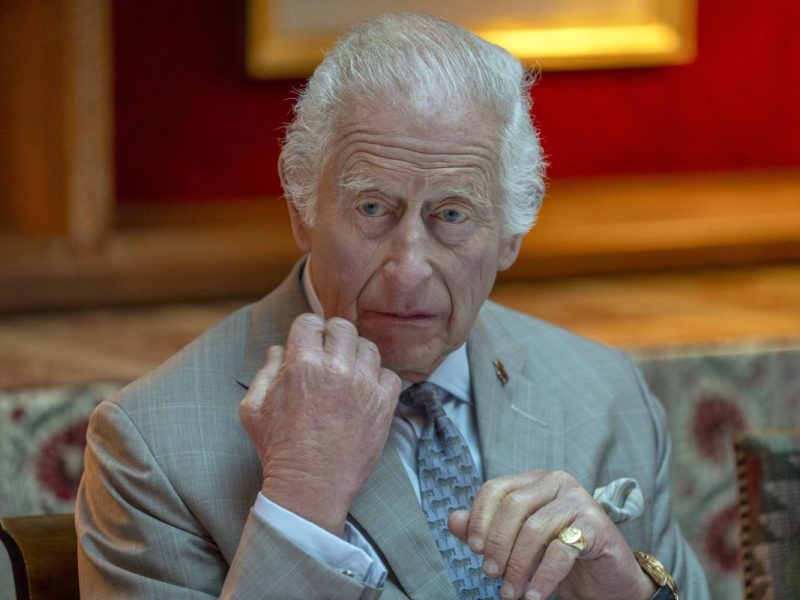 König Charles III.: Camillas Sohn Tom Parker-Bowles spricht nun über den König.