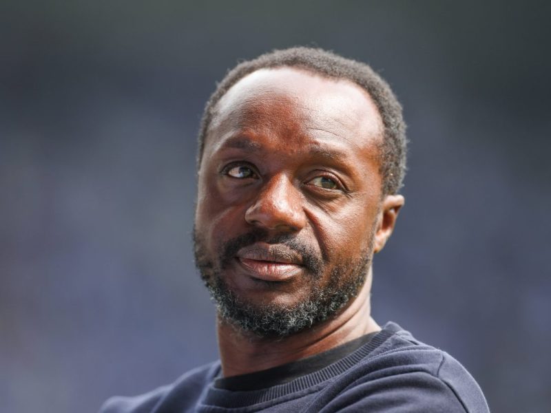 Ben Manga spricht beim FC Schalke 04 Klartext.