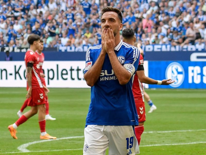 Der FC Schalke 04 verliert hochverdient gegen den 1. FC Köln und offenbart große Schwächen. Die Fans wollen nun vor allem eine Sache sehen.