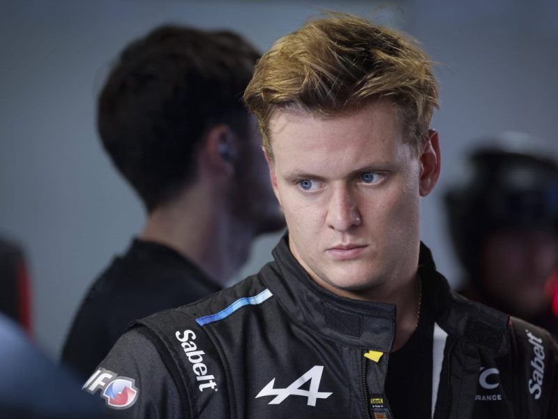 Für Mick Schumacher wird es mit Blick auf das freie Cockpit bei Audi immer enger. Ein Formel-1-Teamchef wirbt nun für seinen eigenen Fahrer.