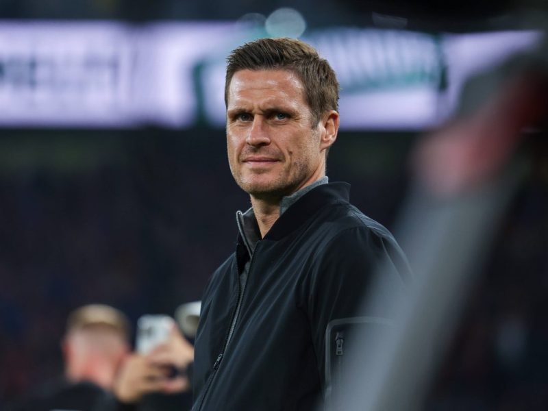 Steht BVB-Sportdirektor Sebastian Kehl vor dem Absprung? Jetzt äußert sich der Funktionär von Borussia Dortmund selbst zu seiner Zukunft.
