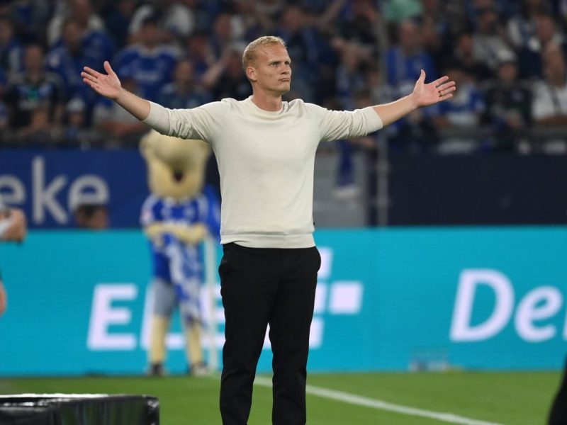 Karel Geraerts ist nicht länger Trainer des FC Schalke 04! Der Belgier muss nach dem 3:5 gegen Darmstadt gehen. Die Fans haben eine klare Meinung.